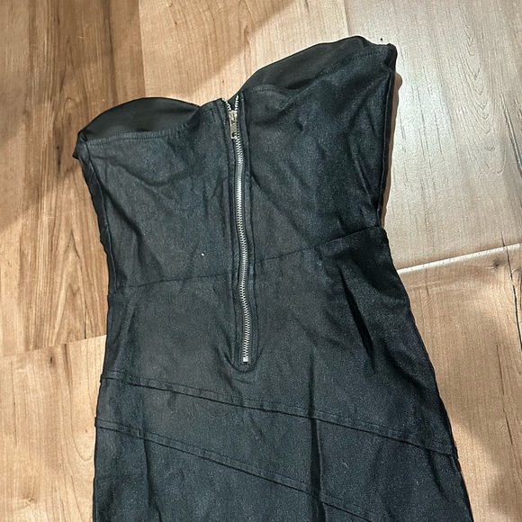 Gorgeous cocktail dress. Perfect for a night out in Vegas. - Picture 4 of 7